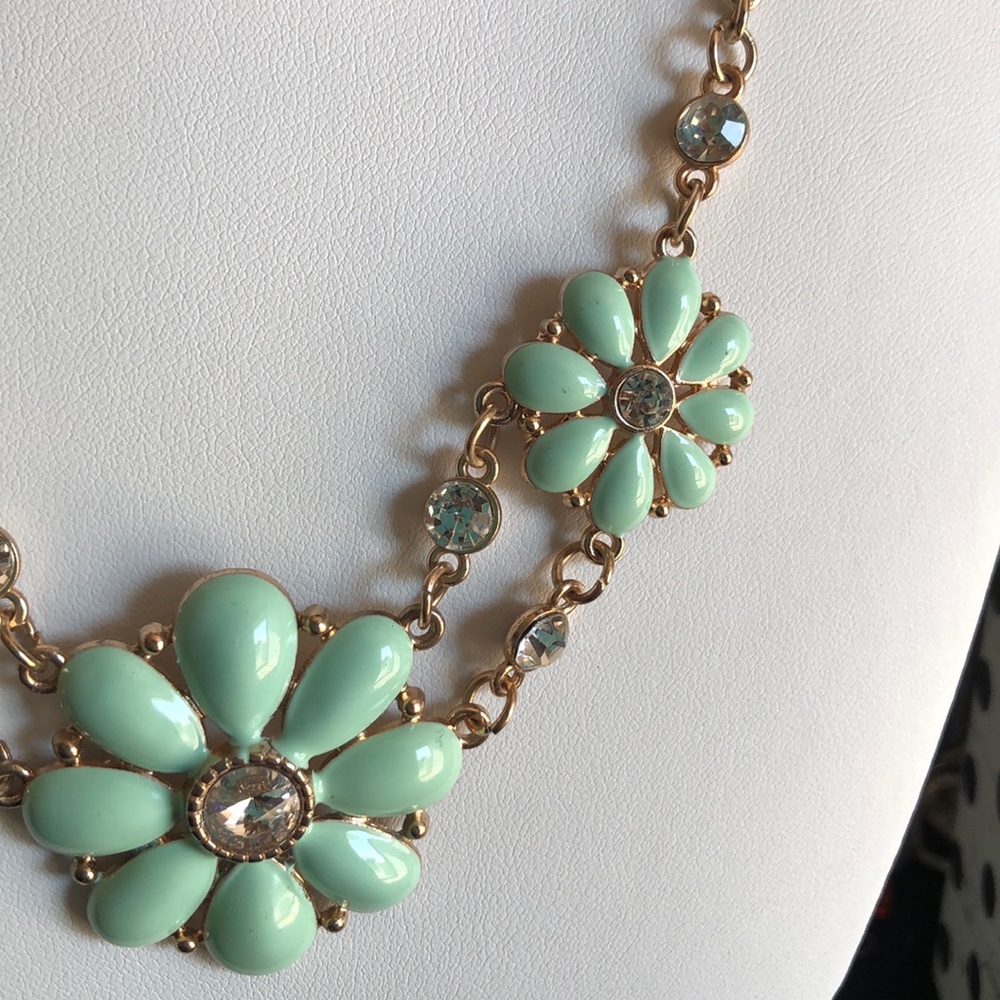 Sea Green Flower Rhinestone Necklace - Picture 3 of 4